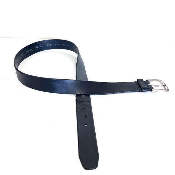 Fossil Classic Leather Mens Belt Size 40 Black Silver Buckle Work Minimalist - Picture 3 of 11
